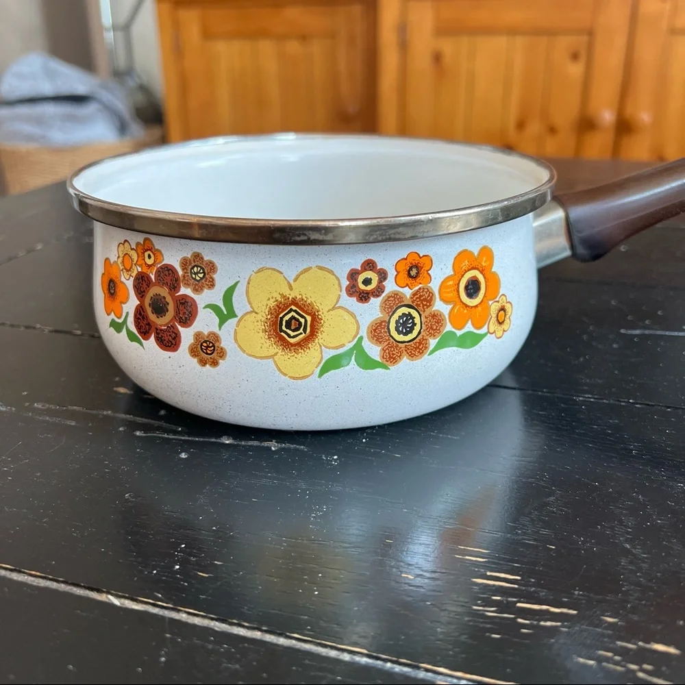 ⭐️ Vintage Harvest Bloom Porcelain  Floral Pan, Retro Flower Power Pot Sauce Pan